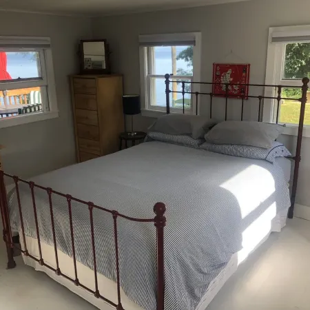 Cozy Cabin with 165 Ft Beach and Wood-Fired Hot Tub! Center of Flx Wine Country!