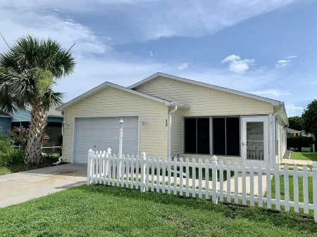 Beautifully Updated and Close to Everything!  Yamaha Gas Cart Included! Отели в г. Те-Виллиджис