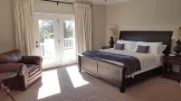 Peaceful Mountain Home. Near Downtown Asheville. Best Views. All New Everything!