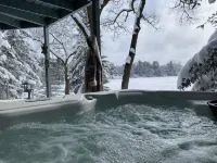 Lakehouse Paradise w/ Hot Tub Near Cascade Mountain Hotels in Packwaukee