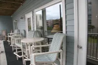 Tropical paradise.Luxury Villa, beautiful decor, steps to beach. Pool/ hot tub.