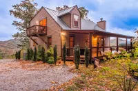 Secluded Heavens Peak, Enjoy in a Pvte Hot Tub + Sauna ,Breathtaking NC Views. - シャレー