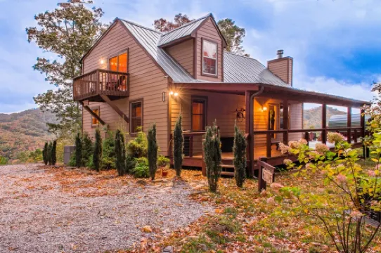 Secluded Heavens Peak, Enjoy in a Pvte Hot Tub + Sauna ,Breathtaking NC Views.