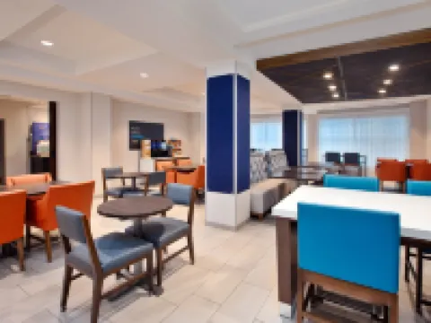 Holiday Inn Express & Suites GRAND RAPIDS-NORTH by IHG Hotels in Walker