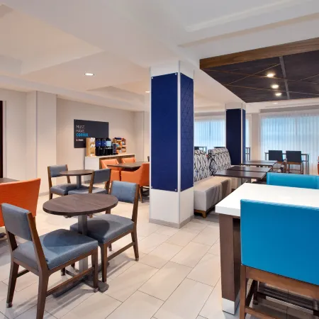 Holiday Inn Express & Suites GRAND RAPIDS-NORTH by IHG
