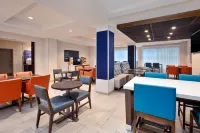Holiday Inn Express & Suites Grand Rapids-North Hotels in Walker