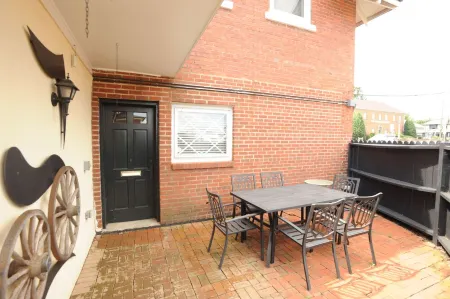 Historic Carriage House in Walkable Downtown Winston-Salem Отели рядом с достопримечательностью «M.C. Benton Jr. Convention Center»