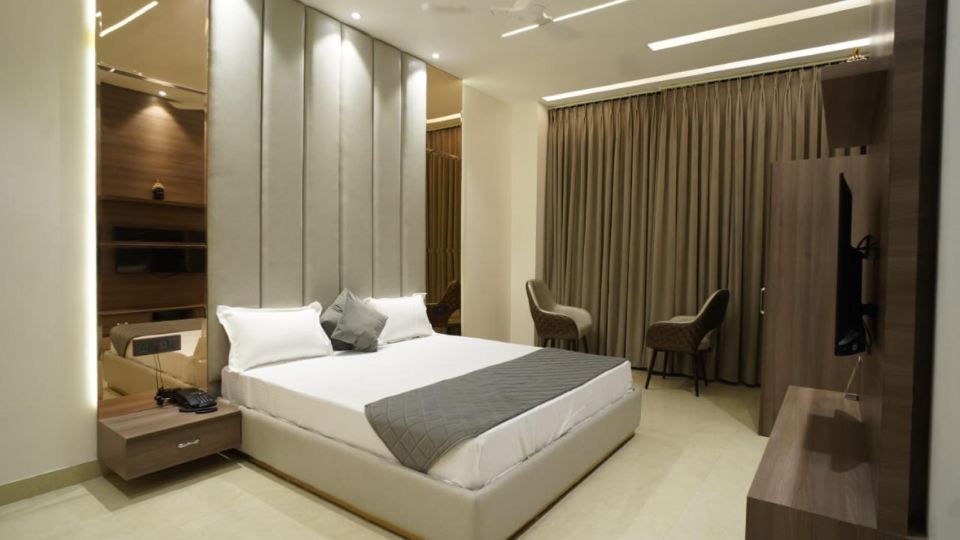 Goroomgo Ovel Hotel (Luxury) Ludhiyana