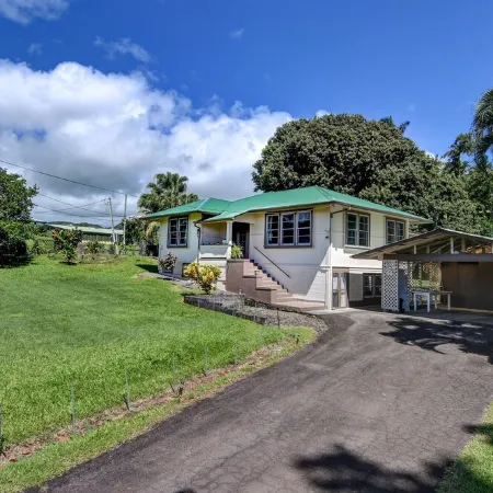Spacious Historic Estate ~ 5 Min Walk to Hilo & Bay Front