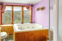 Dog-friendly Lake George Home: 3 Mi to Beach! Hotels in Lake Luzerne