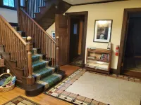 Adirondack Artist Retreat -spacious 5 bedroom w/ 9 person hot tub and more!