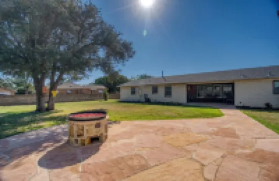 3-bedroom home in Old Midland/Downtown Area w/ spacious backyard and fireplace