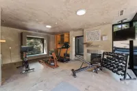 Lotus Falls Estate - Privacy, Luxury, and Full of Amenities. - Gym