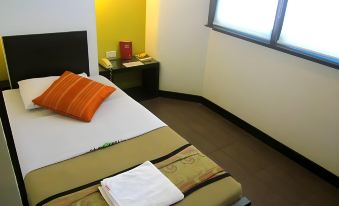 3. Hotel Mi..