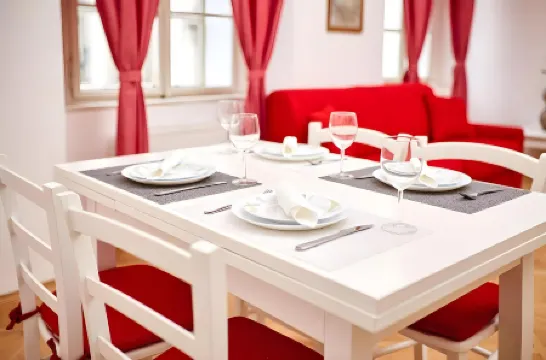 Three Golden Crowns Apartments Отели рядом с достопримечательностью «Пражский Град»