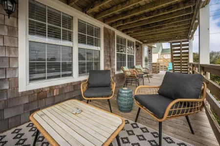 Short Walk to Beach - Hot Tub - Community Pool - YMCA Access - Family Friendly