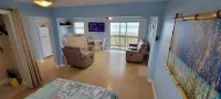 Beautiful Panoramic Views downtown with private beach access