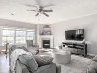 Relax in Style, Golf course Community Townhouse - 3440 Hotels in Lysander