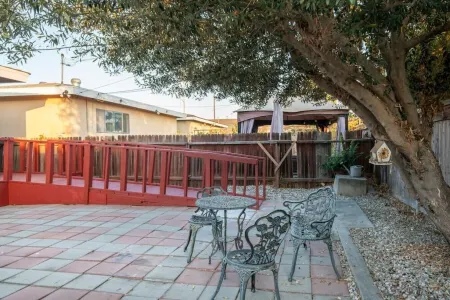 Spacious 3BR/2BA Near LAX and Beaches
