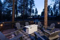 Cozy Cabin in the forest!  One hour drive to the Grand Canyon South Entrance!