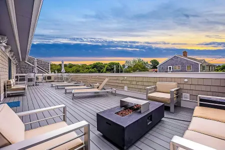 🏳️‍🌈 Modern Elegant Condo in the Heart of Ptown 🚗 Free Parking ⚡ EV Charger Отели рядом с достопримечательностью «Рейс Пойнт Бич»