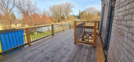 Charming 3-bedroom historic Brick Loft in Uniontown with WiFi