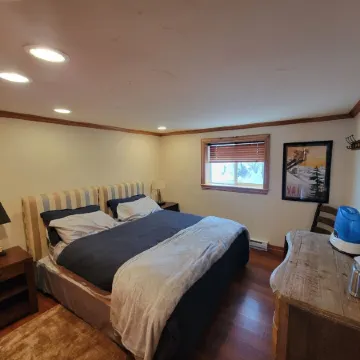 COZY AND PEACEFUL WEST VAIL, HUGE PRIVATE DECK, WALK TO BUS STOP