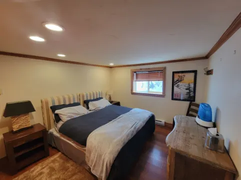 COZY AND PEACEFUL WEST VAIL, HUGE PRIVATE DECK, WALK TO BUS STOP