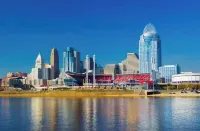 The Brazo - Central Downtown Cincinnati - walk to stadiums