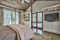 Next to Seaside! Luxury Finishes. Small Dogs Allowed. Heated Pool. Bikes. Beach! - 4-Star