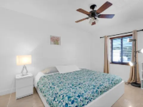 Great Family home by airport with large pooL/yard Hotels in Hialeah