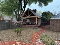 Best Location, comfy bungalow just a10 min.walk to OU Stadium or Campus Corner Hoteles cerca de Universidad de Oklahoma