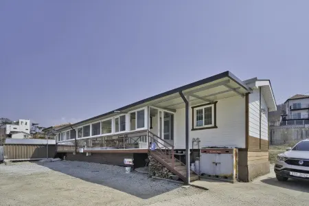 Ganghwado Santa Lucia Pension Отели рядом с достопримечательностью «Bomunsa Temple»