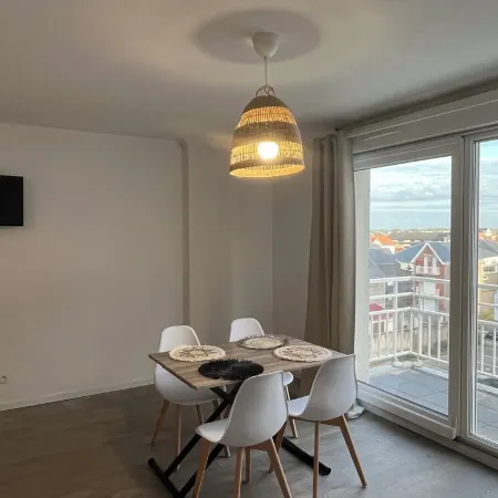 Studio Rénové à 30 Mètre de la Plage, 300 Mètre du Centre Ville 4 Couchages