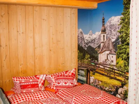 Sunny Stay with Mountain