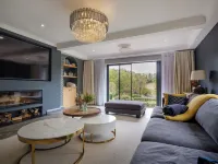 5 Bedroom Lake House in a Nature Reserve