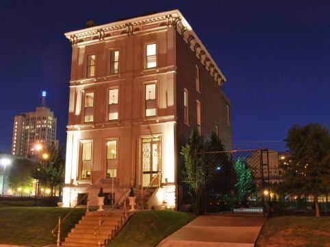 Grand Center Inn