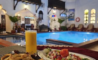 Dhow Palace Hotel