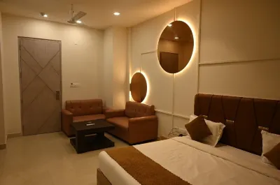 Sethi Grand Hotel فنادق في Sarai Sahjadi