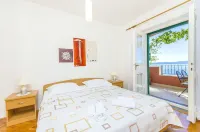 Apartments Kunac Hotels in Sućuraj