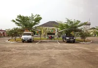 Oxygen Holiday Resort - parking