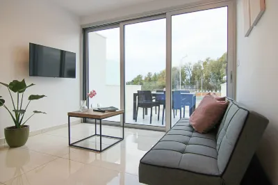 Phaedrus Living: Seaside Luxury Flat Harbour 104