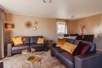 Chalet Park Kroondomein Giethoorn Hotels in De Bult