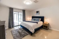 Spacious 4 bedroom Fort Myers house , Pool, great for Families, Sports or Golf! Các khách sạn gần Publix Super Market at Alico Commons