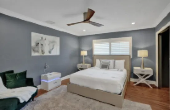 豪華4卧室水景配有加熱游泳池 5分鐘至海灘