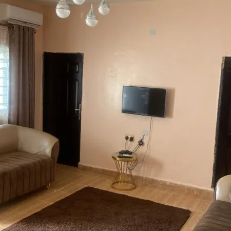 Claramojisola - Eunice Apartments
