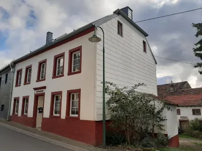 Mansion in Nattenheim Near Schloss Malberg Hotels near Kapelle St. Apollonius