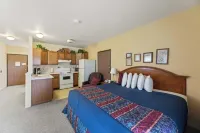 Iron Ridge Inn Motel - parking