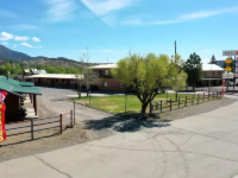 Rainbow Lodge Hotels in South Fork