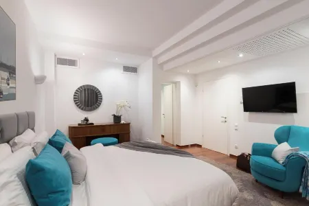 Serena Calm Pool House